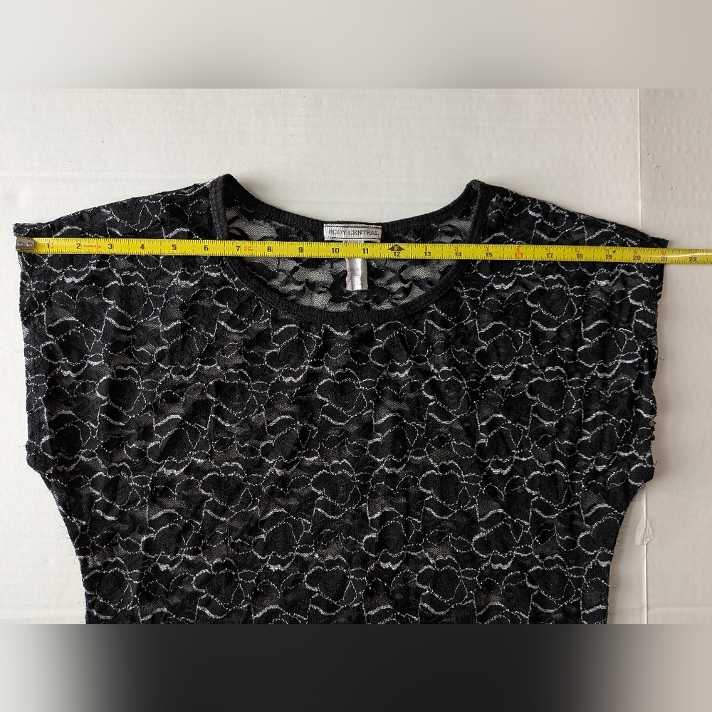 Body Central Black Sheer Lace Top Women's - Picture 6 of 12